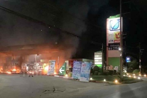 Đốt phá, đánh bom 17 điểm miền nam Thái Lan - Ảnh 1. Đốt phá, đánh bom 17 điểm miền nam Thái Lan - Ảnh 1.
