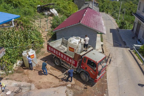 Nắng nóng ở Trung Quốc làm tôm tự chín trên đường từ chợ về nhà - Ảnh 3. Nắng nóng ở Trung Quốc làm tôm tự chín trên đường từ chợ về nhà - Ảnh 3.