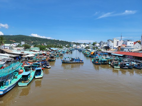 Giải tỏa nhà dân hay chọn thu hẹp sông Dương Đông, Phú Quốc? - Ảnh 1. Giải tỏa nhà dân hay chọn thu hẹp sông Dương Đông, Phú Quốc? - Ảnh 1.