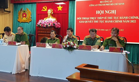 Công an TP.HCM: Kết nối dữ liệu dân cư và thuê bao để chặn sim rác - Ảnh 1. Công an TP.HCM: Kết nối dữ liệu dân cư và thuê bao để chặn sim rác - Ảnh 1.