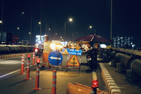 TP.HCM truy tìm phương tiện tông hư nhịp chính cầu Bình Phước 1 - Ảnh 2. TP.HCM truy tìm phương tiện tông hư nhịp chính cầu Bình Phước 1 - Ảnh 2.