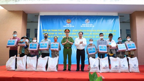 Thứ trưởng Bộ Công an: ‘Ninh Kiều xây dựng được thế trận an ninh nhân dân vững chắc’ - Ảnh 2. Thứ trưởng Bộ Công an: ‘Ninh Kiều xây dựng được thế trận an ninh nhân dân vững chắc’ - Ảnh 2.
