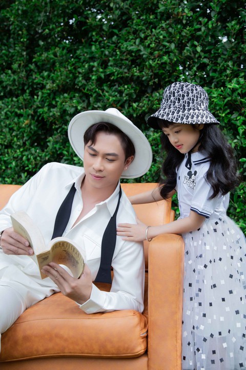 Hồ Việt Trung khoe con gái có tài nghệ thuật thiên bẩm - Ảnh 5. Hồ Việt Trung khoe con gái có tài nghệ thuật thiên bẩm - Ảnh 5.