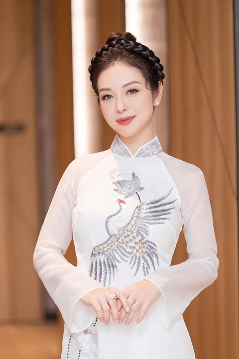 Ảnh vui sao Việt 18-8: Miu Lê ‘lầy lội’ khi ăn trái cây - Ảnh 9. Ảnh vui sao Việt 18-8: Miu Lê ‘lầy lội’ khi ăn trái cây - Ảnh 9.
