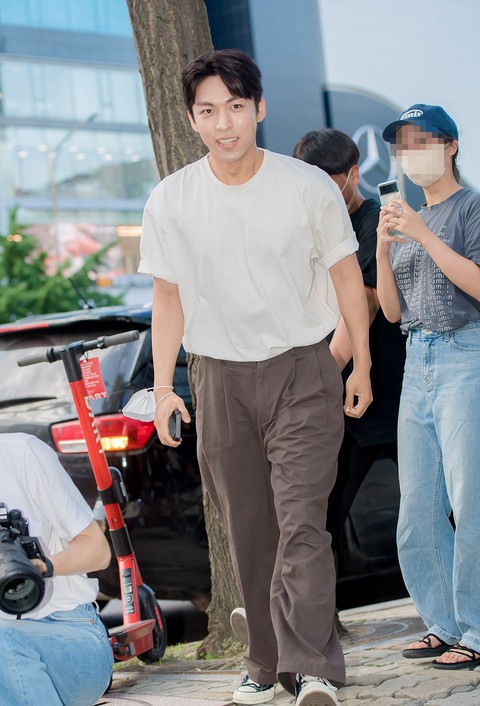 Kwon “Mánh Khóe” bị bố mắng vì đóng vai xấu tính trong ‘Nữ luật sư kỳ lạ Woo Young Woo’ - Ảnh 4. Kwon “Mánh Khóe” bị bố mắng vì đóng vai xấu tính trong ‘Nữ luật sư kỳ lạ Woo Young Woo’ - Ảnh 4.