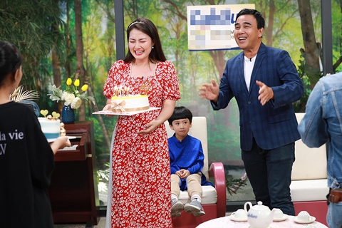 Ảnh vui sao Việt 18-8: Miu Lê ‘lầy lội’ khi ăn trái cây - Ảnh 5. Ảnh vui sao Việt 18-8: Miu Lê ‘lầy lội’ khi ăn trái cây - Ảnh 5.