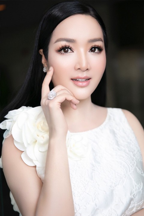 Hoa hậu Đền Hùng Giáng My tái xuất, ngồi ghế nóng Hoa hậu Quý bà Việt Nam 2022 - Ảnh 2. Hoa hậu Đền Hùng Giáng My tái xuất, ngồi ghế nóng Hoa hậu Quý bà Việt Nam 2022 - Ảnh 2.