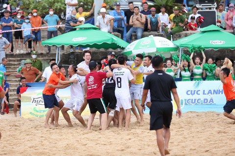 Lễ hội Bóng đá biển Huda 2022 - Nơi cảm xúc hội tụ - Ảnh 3. Lễ hội Bóng đá biển Huda 2022 - Nơi cảm xúc hội tụ - Ảnh 3.