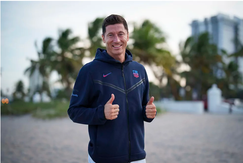 Lewandowski bị trộm đồng hồ siêu đắt ngay bên ngoài sân tập - Ảnh 1. Lewandowski bị trộm đồng hồ siêu đắt ngay bên ngoài sân tập - Ảnh 1.