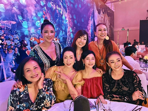 Ảnh vui sao Việt 19-8: Con trai Hồ Ngọc Hà - Kim Lý làm mặt ‘quạu’ - Ảnh 11. Ảnh vui sao Việt 19-8: Con trai Hồ Ngọc Hà - Kim Lý làm mặt ‘quạu’ - Ảnh 11.