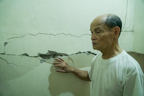 Nhà nứt toang hoác, chực chờ đổ sập cạnh dự án ga ngầm metro Nhổn - ga Hà Nội - Ảnh 4. Nhà nứt toang hoác, chực chờ đổ sập cạnh dự án ga ngầm metro Nhổn - ga Hà Nội - Ảnh 4.