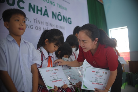 Chương trình đã tiếp sức cho ba mẹ em - Ảnh 3. Chương trình đã tiếp sức cho ba mẹ em - Ảnh 3.