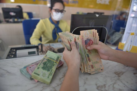 Gửi tiền hạn ngắn hay dài? - Ảnh 1. Gửi tiền hạn ngắn hay dài? - Ảnh 1.
