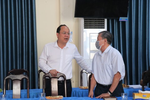 Phường đông dân rất khó tuyển cán bộ, công chức về làm việc - Ảnh 1. Phường đông dân rất khó tuyển cán bộ, công chức về làm việc - Ảnh 1.