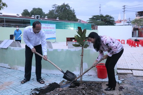 TP Thủ Đức: Người dân góp hơn 2,6 tỉ đồng làm đường và công viên khu phố - Ảnh 2. TP Thủ Đức: Người dân góp hơn 2,6 tỉ đồng làm đường và công viên khu phố - Ảnh 2.