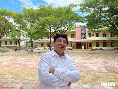 Thầy giáo 14 năm gieo ân tình cho học trò nghèo cùng Tiếp sức đến trường - Ảnh 1. Thầy giáo 14 năm gieo ân tình cho học trò nghèo cùng Tiếp sức đến trường - Ảnh 1.