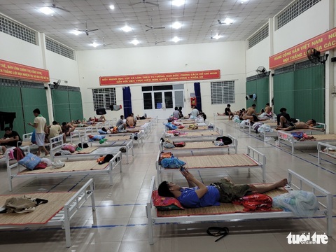 Công an, Biên phòng An Giang lấy lời khai 40 người từ casino Campuchia tháo chạy về nước - Ảnh 3. Công an, Biên phòng An Giang lấy lời khai 40 người từ casino Campuchia tháo chạy về nước - Ảnh 3.