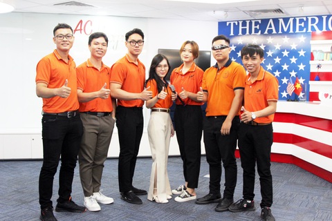 Sinh viên thiết kế mắt kính có thể cảnh báo vật cản cho người khiếm thị - Ảnh 1. Sinh viên thiết kế mắt kính có thể cảnh báo vật cản cho người khiếm thị - Ảnh 1.