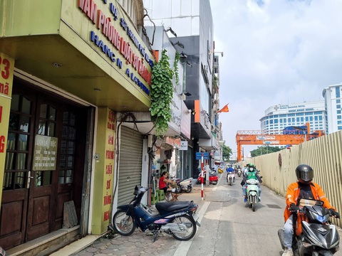 Nhà nứt toang hoác, chực chờ đổ sập cạnh dự án ga ngầm metro Nhổn - ga Hà Nội - Ảnh 6. Nhà nứt toang hoác, chực chờ đổ sập cạnh dự án ga ngầm metro Nhổn - ga Hà Nội - Ảnh 6.
