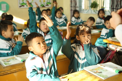 Bộ trưởng Bộ GD-ĐT chỉ đạo khắc phục việc thiếu giáo viên, mua sách cho học sinh khó khăn - Ảnh 1. Bộ trưởng Bộ GD-ĐT chỉ đạo khắc phục việc thiếu giáo viên, mua sách cho học sinh khó khăn - Ảnh 1.