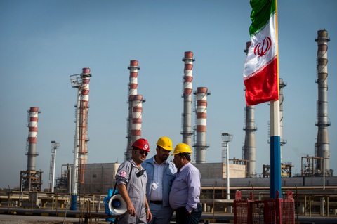 Mỹ trừng phạt doanh nghiệp ở Trung Quốc, UAE và Singapore giúp Iran bán dầu - Ảnh 1. Mỹ trừng phạt doanh nghiệp ở Trung Quốc, UAE và Singapore giúp Iran bán dầu - Ảnh 1.