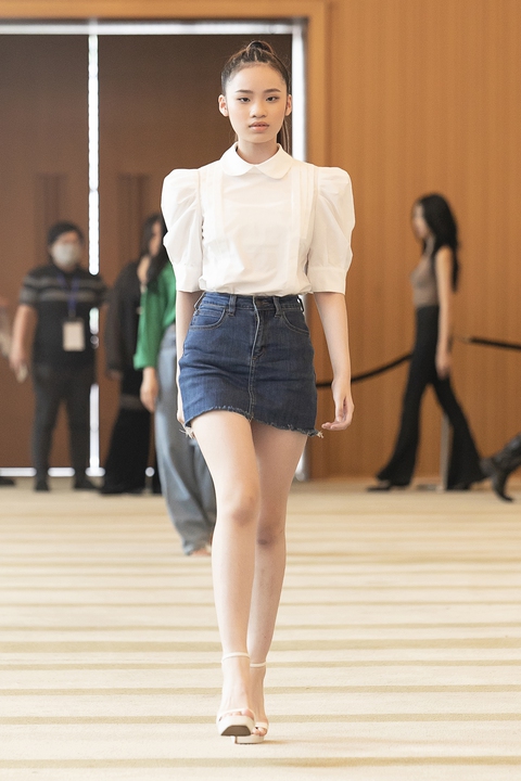 Nội trợ, giáo viên, người mẫu ngoại cỡ đua nhau ứng tuyển diễn show thời trang - Ảnh 2. Nội trợ, giáo viên, người mẫu ngoại cỡ đua nhau ứng tuyển diễn show thời trang - Ảnh 2.