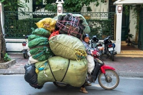 Chở hàng như làm xiếc của các bác tài Việt - Ảnh 2.