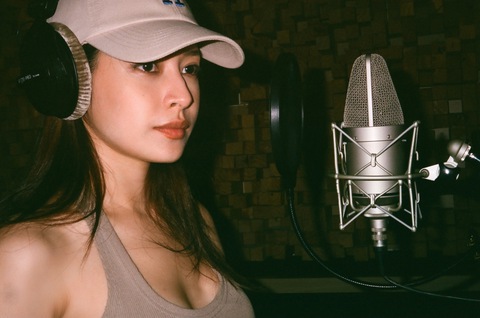 Mặc kệ bị chê hát dở, Chi Pu vẫn quyết mỗi tháng ra mắt một MV! - Ảnh 2. Mặc kệ bị chê hát dở, Chi Pu vẫn quyết mỗi tháng ra mắt một MV! - Ảnh 2.