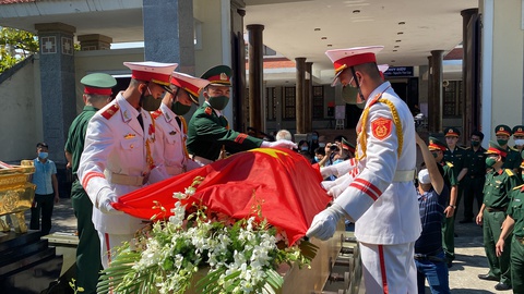 Truy điệu và an táng Anh hùng Lực lượng vũ trang nhân dân Kostas Sarantidis - Nguyễn Văn Lập - Ảnh 4. Truy điệu và an táng Anh hùng Lực lượng vũ trang nhân dân Kostas Sarantidis - Nguyễn Văn Lập - Ảnh 4.