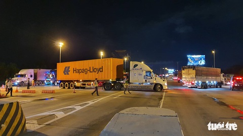 9 xe tông liên hoàn trên cao tốc Long Thành - Dầu Giây, nhiều người bị thương - Ảnh 8. 9 xe tông liên hoàn trên cao tốc Long Thành - Dầu Giây, nhiều người bị thương - Ảnh 8.
