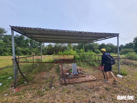 Dự án xây bãi đỗ xe ở lăng Tự Đức tiếp tục triển khai sau 5 năm, sẽ tôn tạo lại khu mộ vợ vua - Ảnh 1. Dự án xây bãi đỗ xe ở lăng Tự Đức tiếp tục triển khai sau 5 năm, sẽ tôn tạo lại khu mộ vợ vua - Ảnh 1.