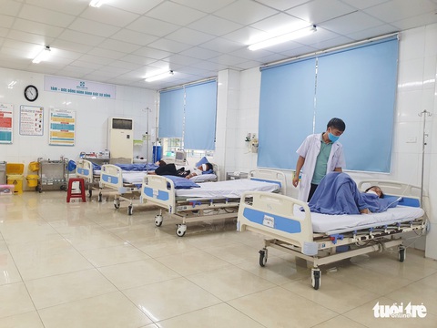 Đoàn khách 100 người từ Hà Nội vào Đà Nẵng du lịch, 24 người vào viện do ngộ độc - Ảnh 1. Đoàn khách 100 người từ Hà Nội vào Đà Nẵng du lịch, 24 người vào viện do ngộ độc - Ảnh 1.