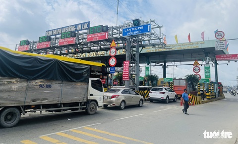 Ngày thứ 2 thu phí không dừng tại TP.HCM: Các trạm ổn định, cao tốc ùn nhẹ - Ảnh 5. Ngày thứ 2 thu phí không dừng tại TP.HCM: Các trạm ổn định, cao tốc ùn nhẹ - Ảnh 5.