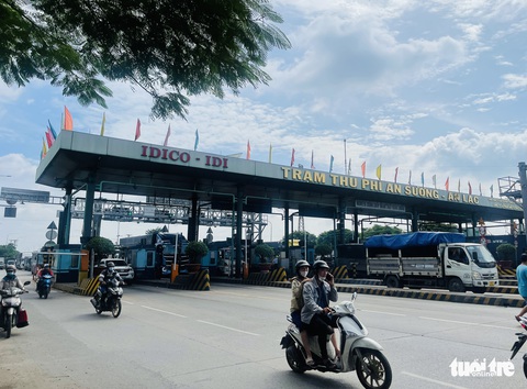 Ngày thứ 2 thu phí không dừng tại TP.HCM: Các trạm ổn định, cao tốc ùn nhẹ - Ảnh 6. Ngày thứ 2 thu phí không dừng tại TP.HCM: Các trạm ổn định, cao tốc ùn nhẹ - Ảnh 6.