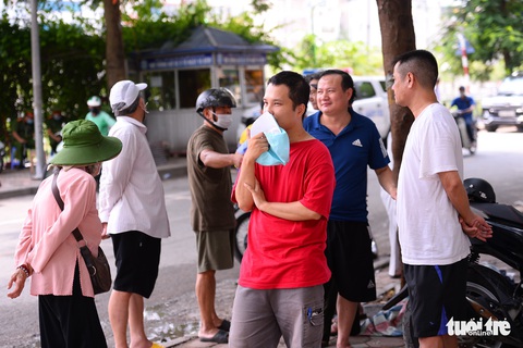 Khám nghiệm hiện trường vụ cháy quán karaoke khiến 3 chiến sĩ cảnh sát hy sinh - Ảnh 6. Khám nghiệm hiện trường vụ cháy quán karaoke khiến 3 chiến sĩ cảnh sát hy sinh - Ảnh 6.