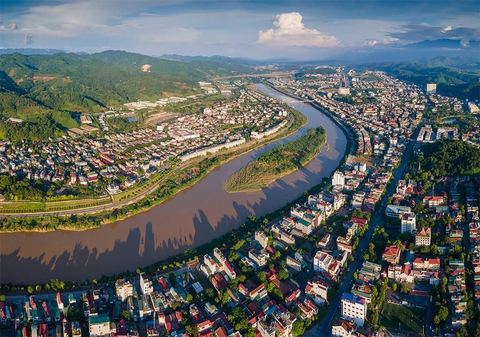 Nắng nóng ở nơi con sông Hồng chảy vào đất Việt, nhiệt độ cao kỷ lục trong 65 năm qua - Ảnh 1. Nắng nóng ở nơi con sông Hồng chảy vào đất Việt, nhiệt độ cao kỷ lục trong 65 năm qua - Ảnh 1.