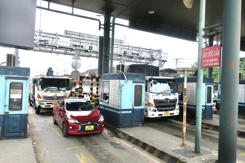 Ngày thứ 2 thu phí không dừng tại TP.HCM: Các trạm ổn định, cao tốc ùn nhẹ - Ảnh 8. Ngày thứ 2 thu phí không dừng tại TP.HCM: Các trạm ổn định, cao tốc ùn nhẹ - Ảnh 8.