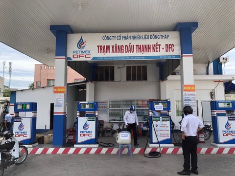 Tái diễn nạn hết xăng: Các bên đổ lỗi qua lại - Ảnh 1. Tái diễn nạn hết xăng: Các bên đổ lỗi qua lại - Ảnh 1.