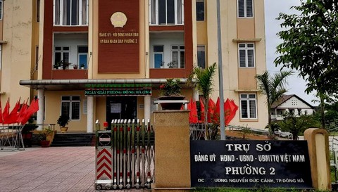 Chủ tịch phường bị cách chức vì cho thuê đất công lấy tiền chia nhau - Ảnh 1. Chủ tịch phường bị cách chức vì cho thuê đất công lấy tiền chia nhau - Ảnh 1.