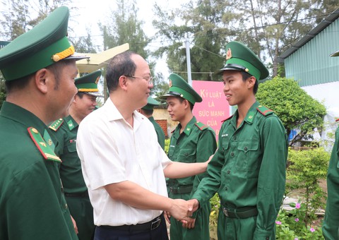 Đưa bác sĩ ra xã đảo Thạnh An, TP.HCM để đỡ lo khi có người bệnh ở đảo - Ảnh 7. Đưa bác sĩ ra xã đảo Thạnh An, TP.HCM để đỡ lo khi có người bệnh ở đảo - Ảnh 7.