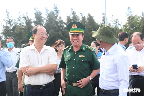 Để người dân xã đảo thật sự thấy mình là người con của TP.HCM - Ảnh 1. Để người dân xã đảo thật sự thấy mình là người con của TP.HCM - Ảnh 1.