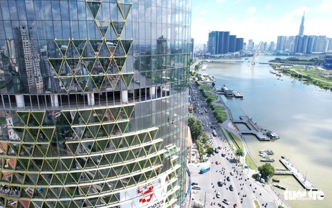 Tòa nhà chọc trời ‘làm xấu bộ mặt TP.HCM hơn 10 năm có chủ mới, đổi tên thành IFC One Saigon - Ảnh 1. Tòa nhà chọc trời ‘làm xấu bộ mặt TP.HCM hơn 10 năm có chủ mới, đổi tên thành IFC One Saigon - Ảnh 1.