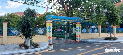 Nữ giáo viên trong nghi vấn ‘cặp bồ’ giải trình đoạn chat ‘mua dưa xào lòng’: ‘Chỉ là trêu đùa’ - Ảnh 1. Nữ giáo viên trong nghi vấn ‘cặp bồ’ giải trình đoạn chat ‘mua dưa xào lòng’: ‘Chỉ là trêu đùa’ - Ảnh 1.