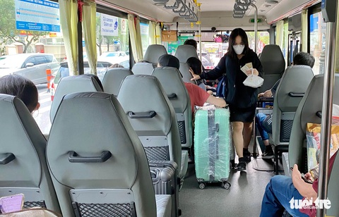 Giao thông bát nháo tại sân bay Tân Sơn Nhất: Tại sao TP.HCM chưa được tham gia quản lý? - Ảnh 4. Giao thông bát nháo tại sân bay Tân Sơn Nhất: Tại sao TP.HCM chưa được tham gia quản lý? - Ảnh 4.