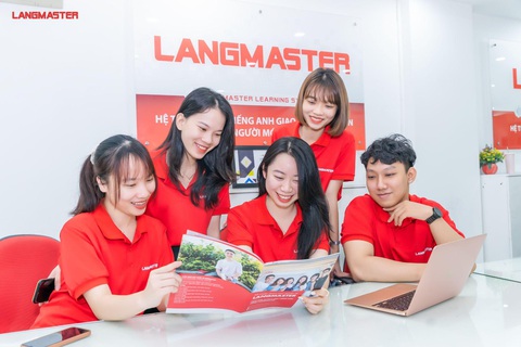 Langmaster và hành trình hơn 1 thập kỷ truyền cảm hứng học tiếng Anh - Ảnh 1. Langmaster và hành trình hơn 1 thập kỷ truyền cảm hứng học tiếng Anh - Ảnh 1.