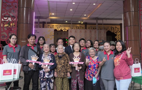 KingSport mang ‘Vu Lan hạnh phúc’ đến viện dưỡng lão - Ảnh 2. KingSport mang ‘Vu Lan hạnh phúc’ đến viện dưỡng lão - Ảnh 2.