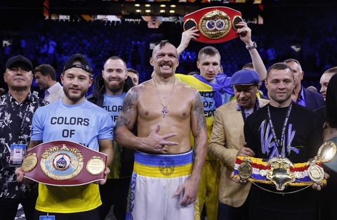 Anthony Joshua lần thứ 2 thua Usyk trong trận tranh 4 đai hạng nặng - Ảnh 2. Anthony Joshua lần thứ 2 thua Usyk trong trận tranh 4 đai hạng nặng - Ảnh 2.