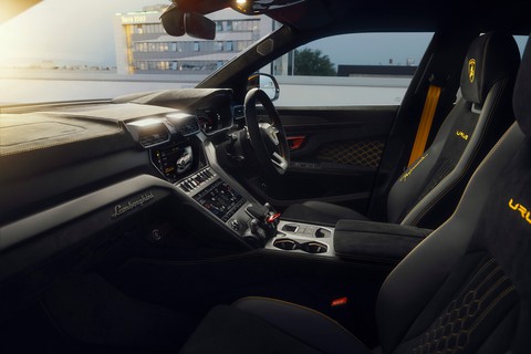 Lamborghini Urus Performante ra mắt: Siêu SUV nhẹ hơn, mạnh hơn bao giờ hết - Ảnh 10. Lamborghini Urus Performante ra mắt: Siêu SUV nhẹ hơn, mạnh hơn bao giờ hết - Ảnh 10.