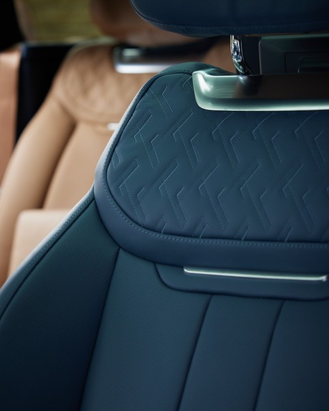 Range Rover đời mới thêm bản giới hạn siêu sang, đắt nhất lịch sử - Ảnh 9. Range Rover đời mới thêm bản giới hạn siêu sang, đắt nhất lịch sử - Ảnh 9.