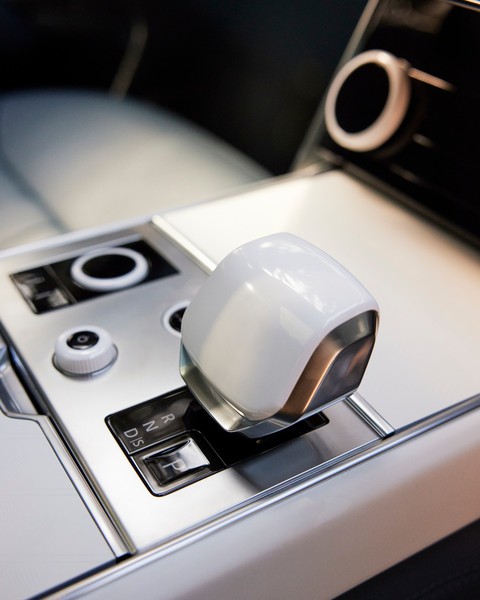 Range Rover đời mới thêm bản giới hạn siêu sang, đắt nhất lịch sử - Ảnh 4. Range Rover đời mới thêm bản giới hạn siêu sang, đắt nhất lịch sử - Ảnh 4.
